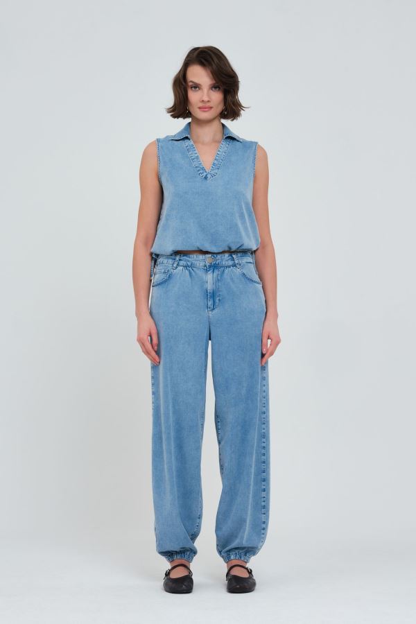 Açık Tonda Eskitilmiş Mavi Kadın Kot Gömlek